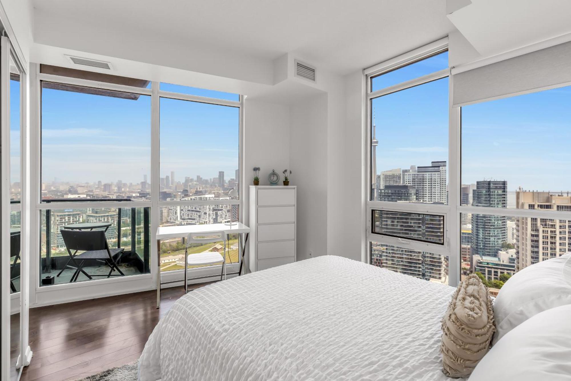 2 Bedroom Waterfront Condo Downtown W/ Free Parking Toronto Exteriér fotografie