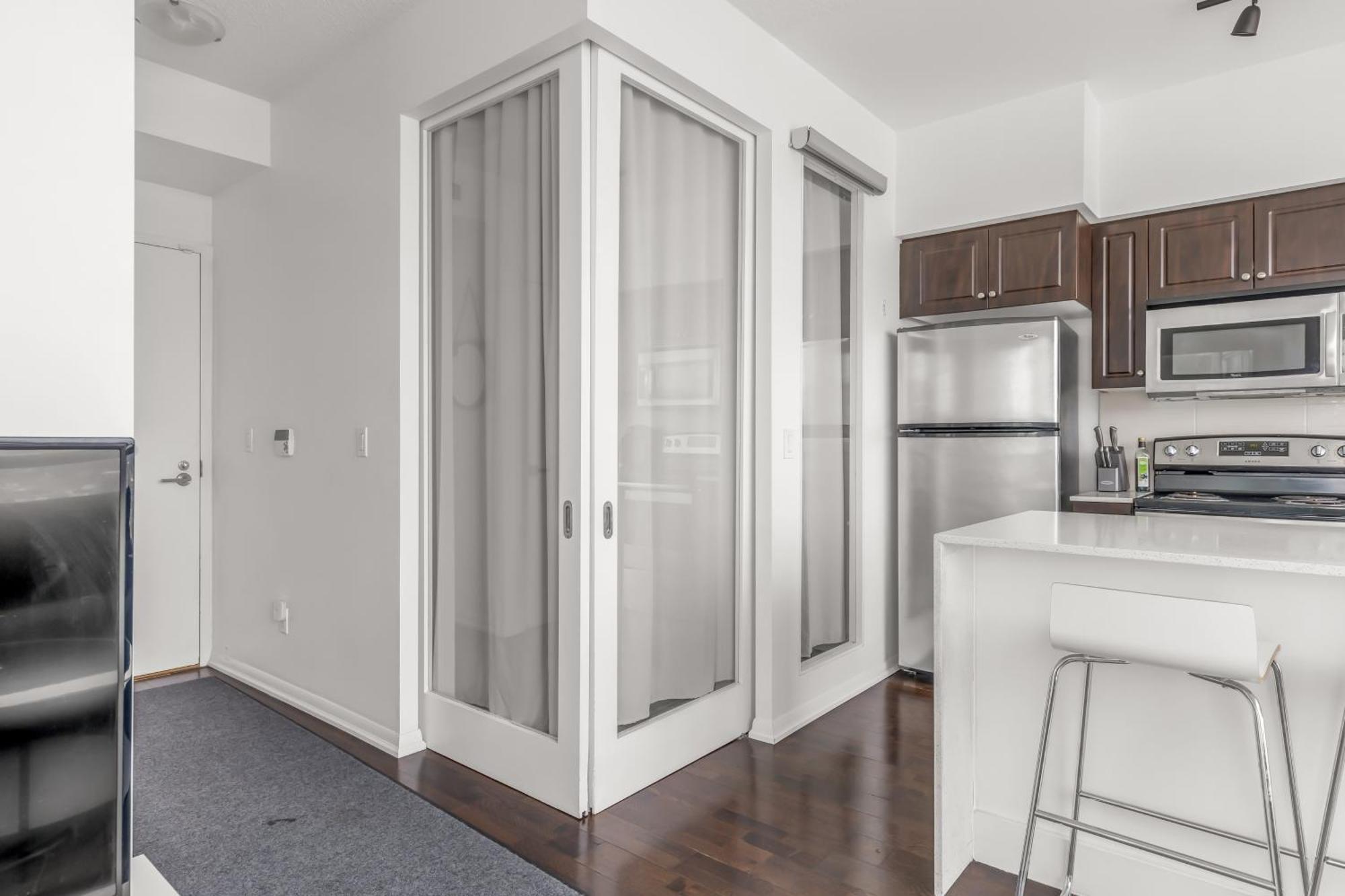2 Bedroom Waterfront Condo Downtown W/ Free Parking Toronto Exteriér fotografie