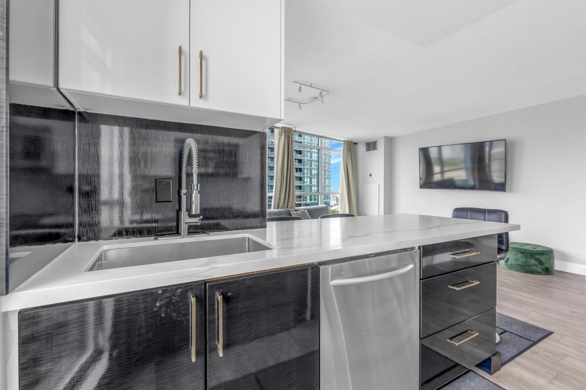 2 Bedroom Waterfront Condo Downtown W/ Free Parking Toronto Exteriér fotografie