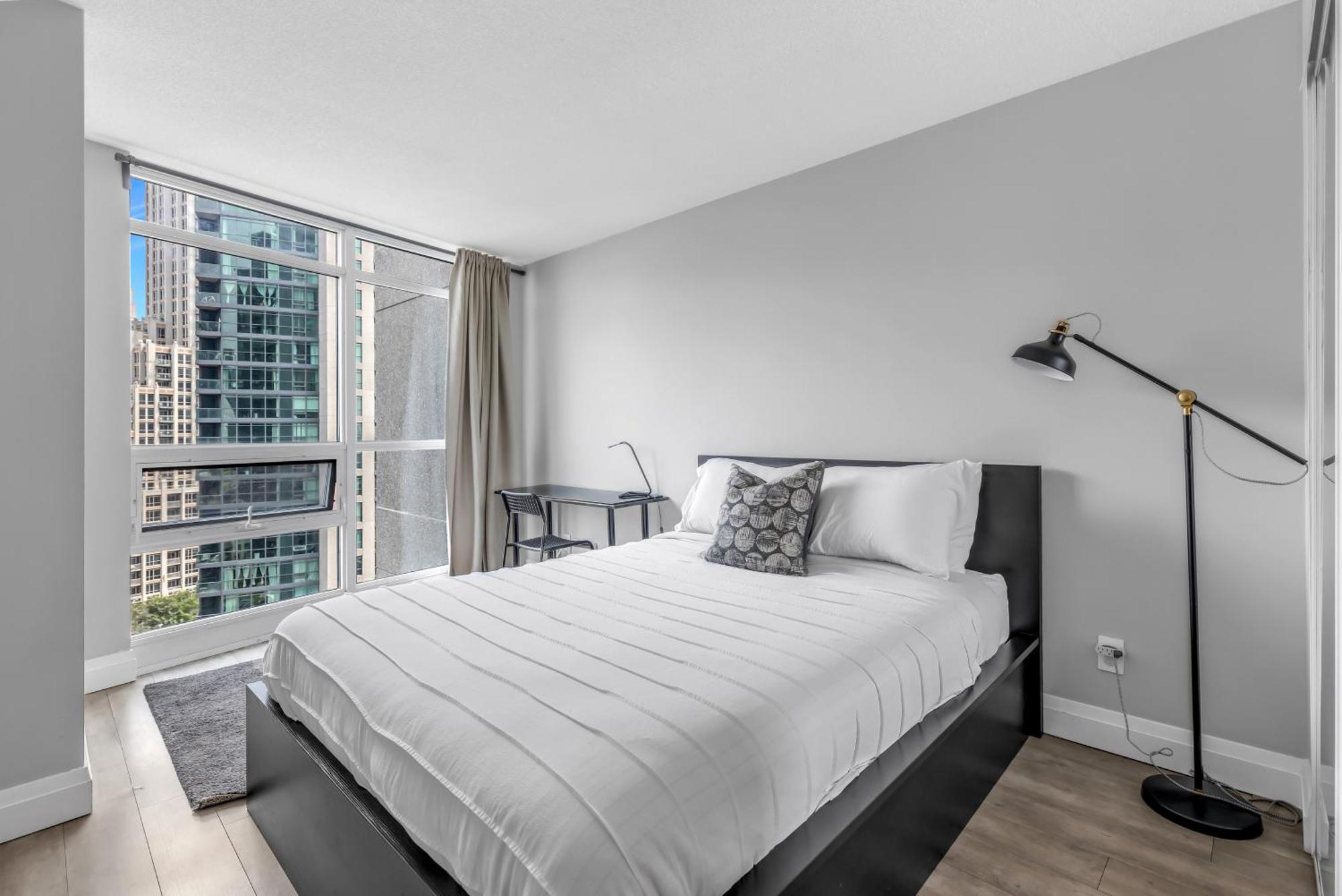 2 Bedroom Waterfront Condo Downtown W/ Free Parking Toronto Exteriér fotografie