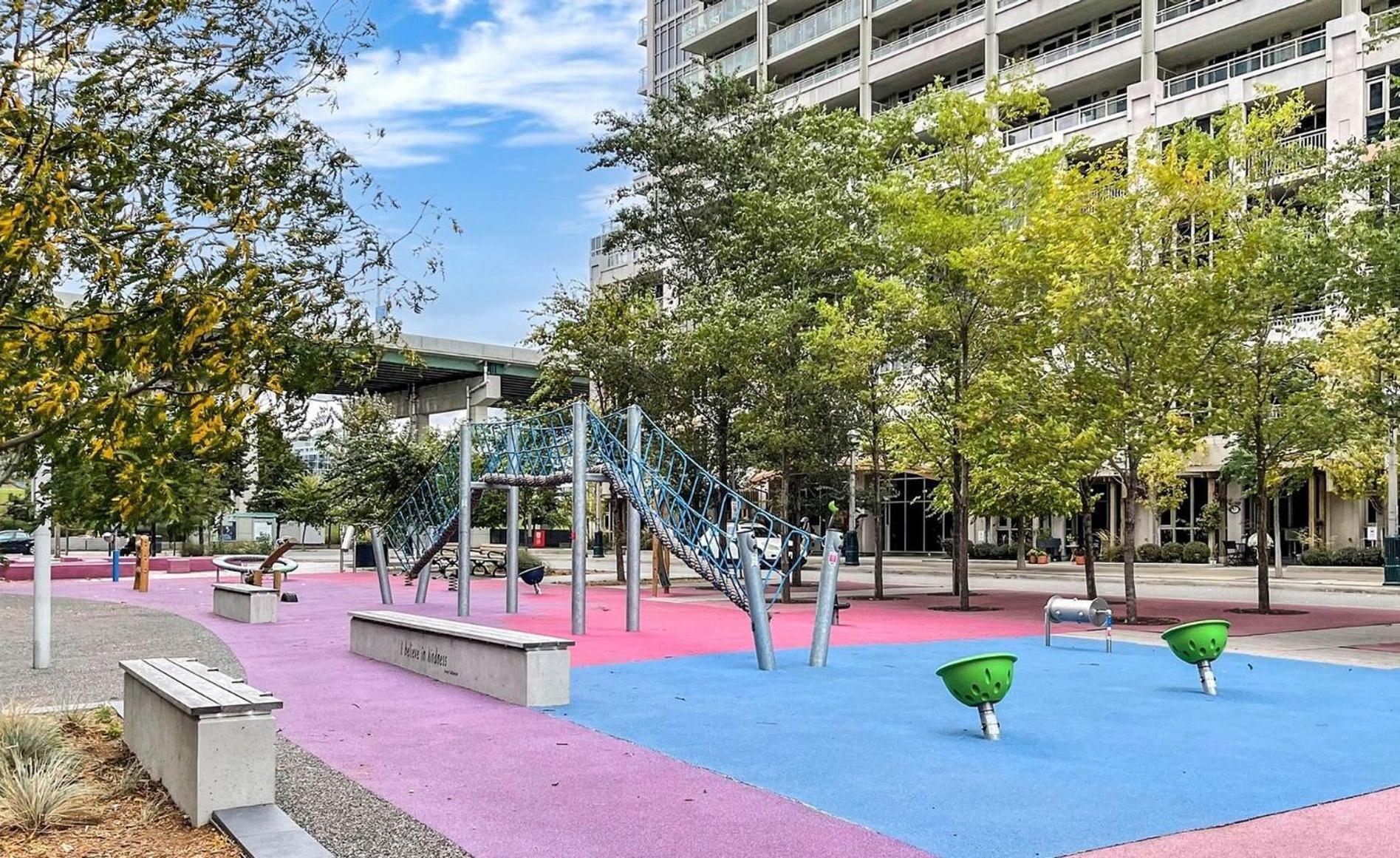 2 Bedroom Waterfront Condo Downtown W/ Free Parking Toronto Exteriér fotografie