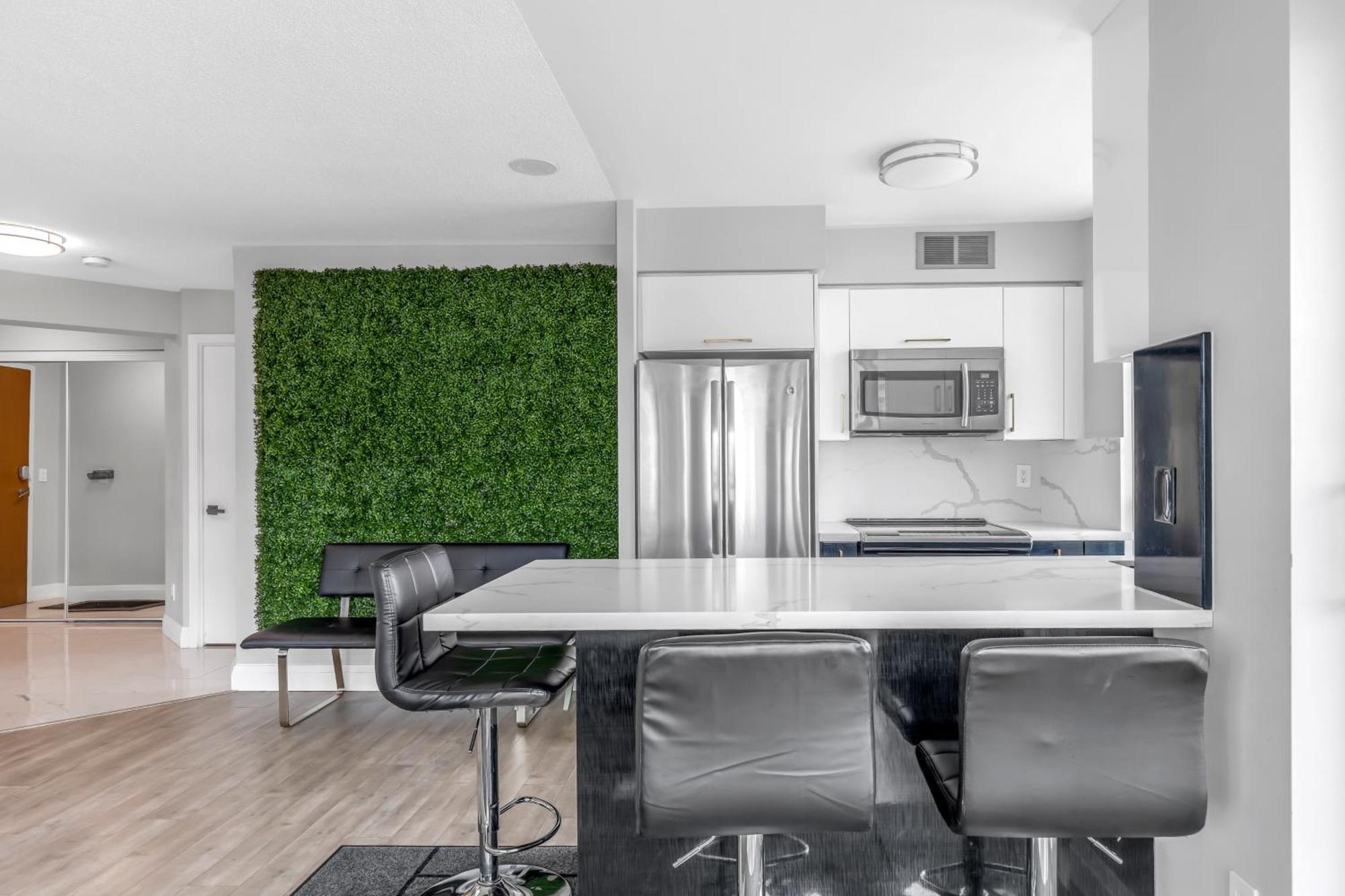 2 Bedroom Waterfront Condo Downtown W/ Free Parking Toronto Exteriér fotografie