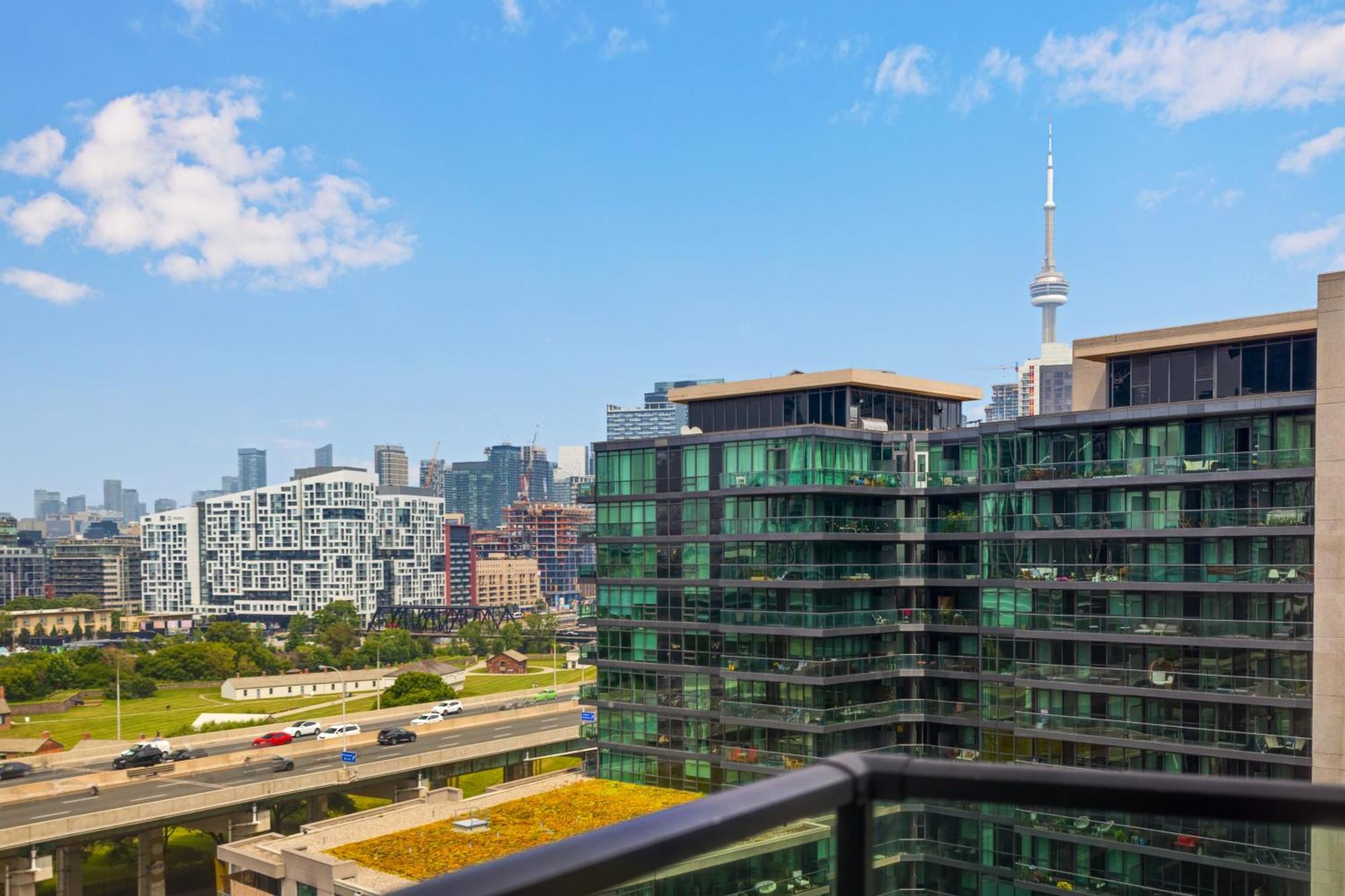 2 Bedroom Waterfront Condo Downtown W/ Free Parking Toronto Exteriér fotografie